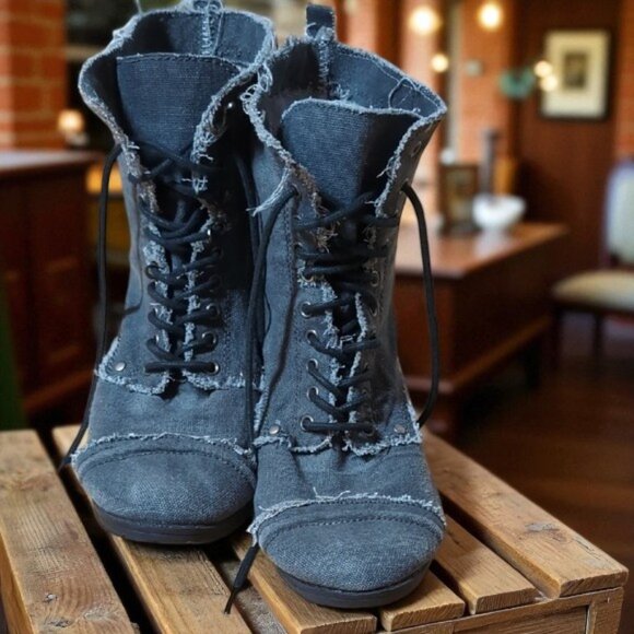 Rocket Dog Women's Lace up Boots - Picture 3 of 5